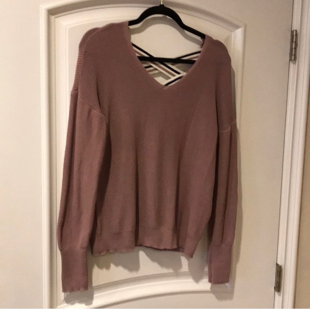 Pink Rose v-neck knit sweater size L💐